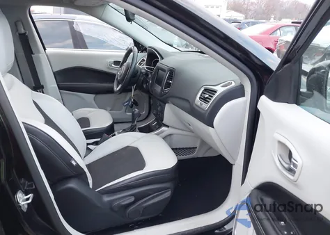 2019 Jeep Compass Sun And Wheel Fwd z USA, uszkodzony, nr VIN 3C4NJCBB5KT692653